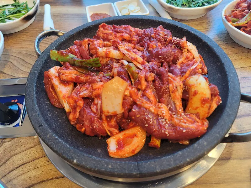 매콤한 양념 오리고기