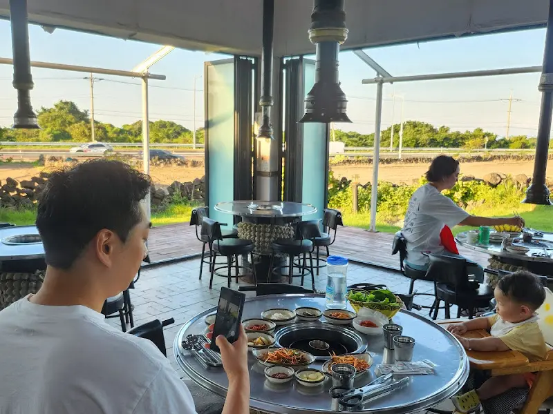 탁 트인 창밖 풍경