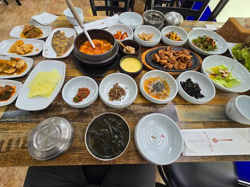 푸짐하게 차려진 한 상 차림