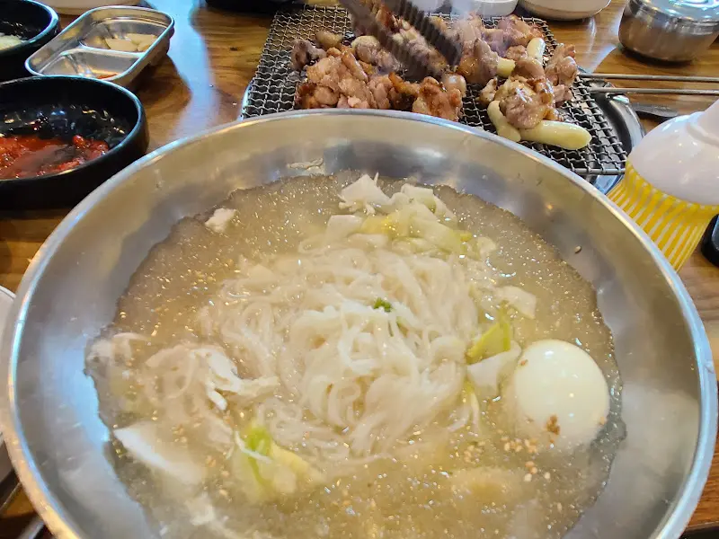 닭구이와 초계국수