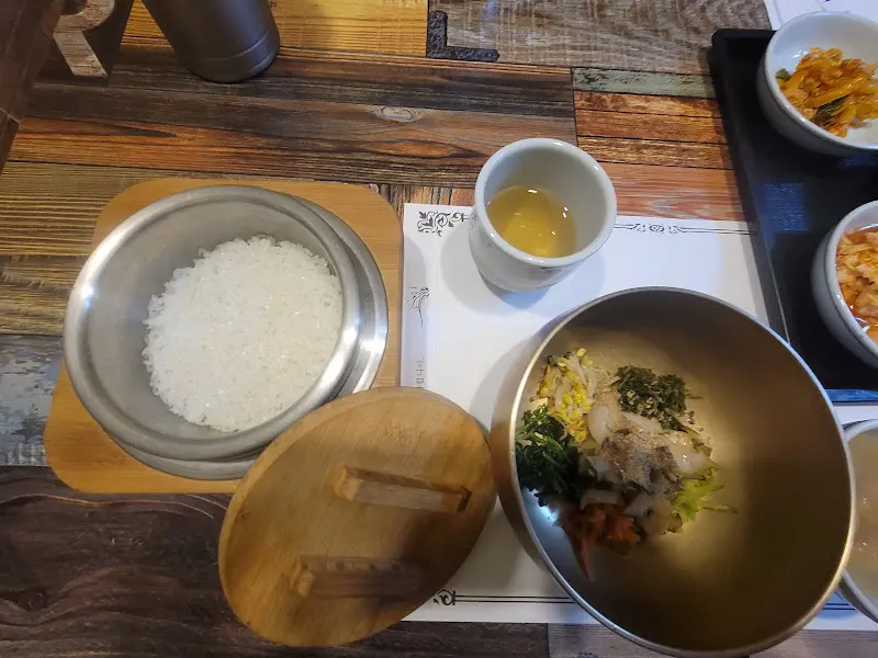 돌솥밥과 비빔밥
