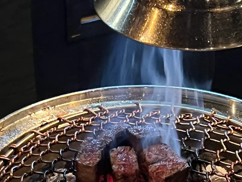 숯불 위에서 맛있게 익어가는 프렌치렉