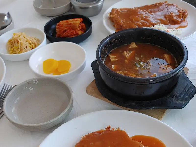 된장 돈까스 한 상 차림