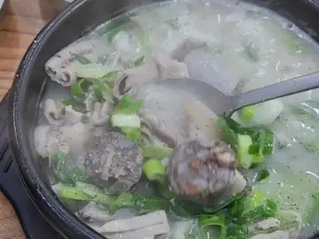 터미널 옆 24시, 홍천 가보자 토종순대국밥에서 맛보는 진한 국물 한 그릇의 위로 (혼밥 맛집)