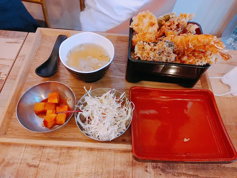 튀김 정식 한 상차림