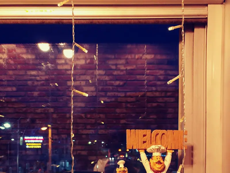 레스토랑 창가 장식