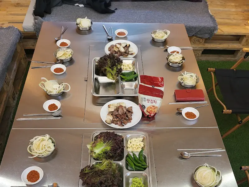 바베큐 테이블 세팅