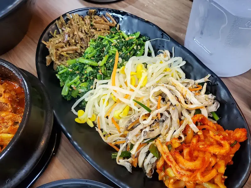 다채로운 나물 접시