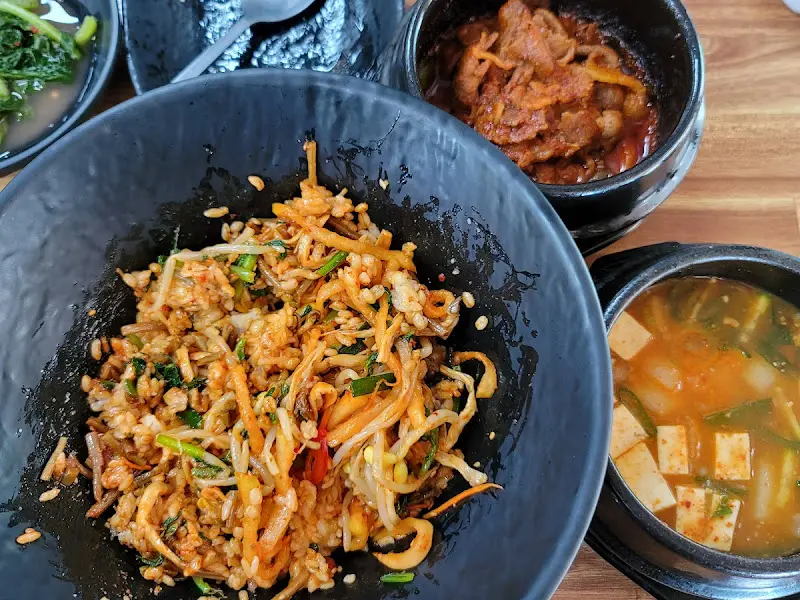 비벼진 보리밥의 모습