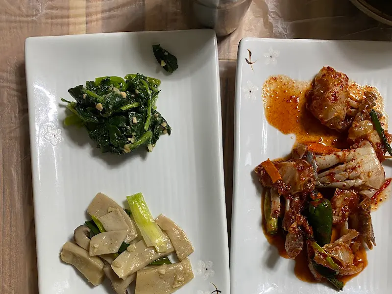 다양한 밑반찬들