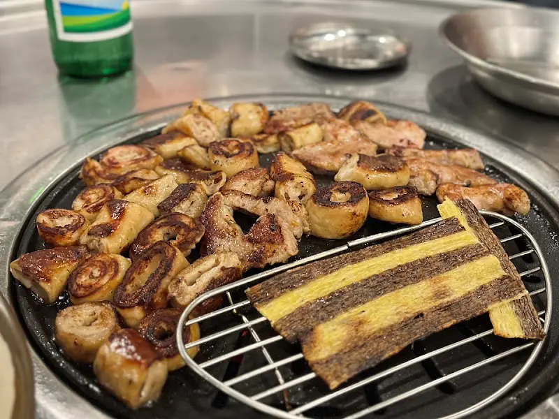 불판 위에서 익어가는 막창