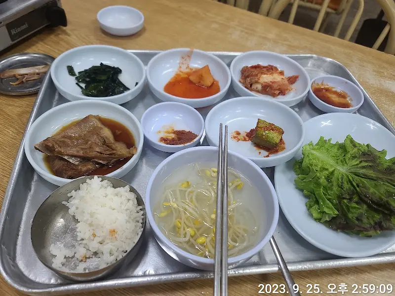 한 상 가득 차려진 밥상