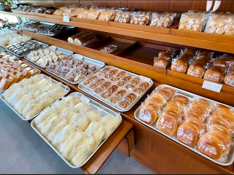 명문제과 빵 진열대