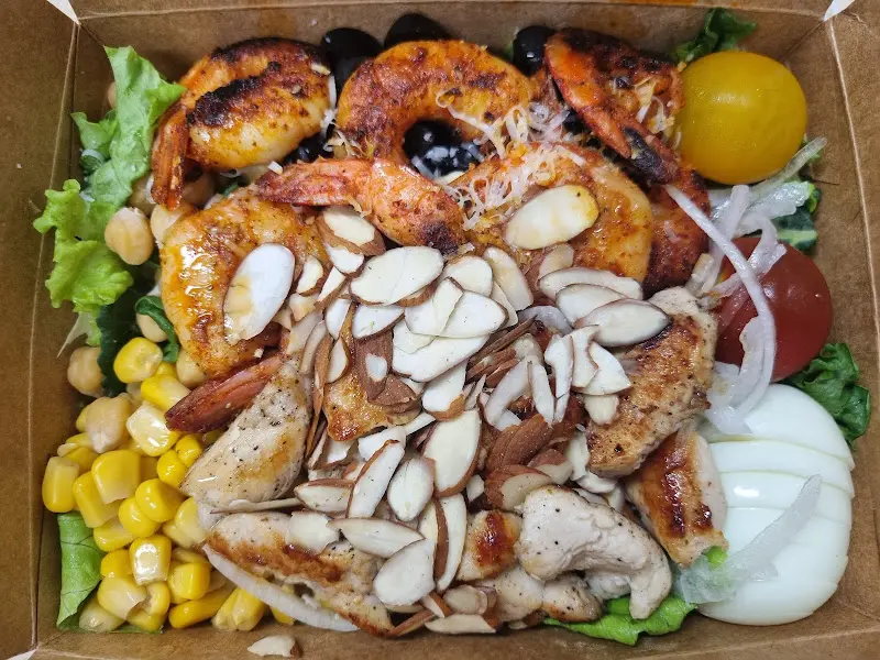 알록달록한 색감의 샐러드