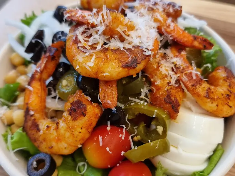 새우 토핑 샐러드