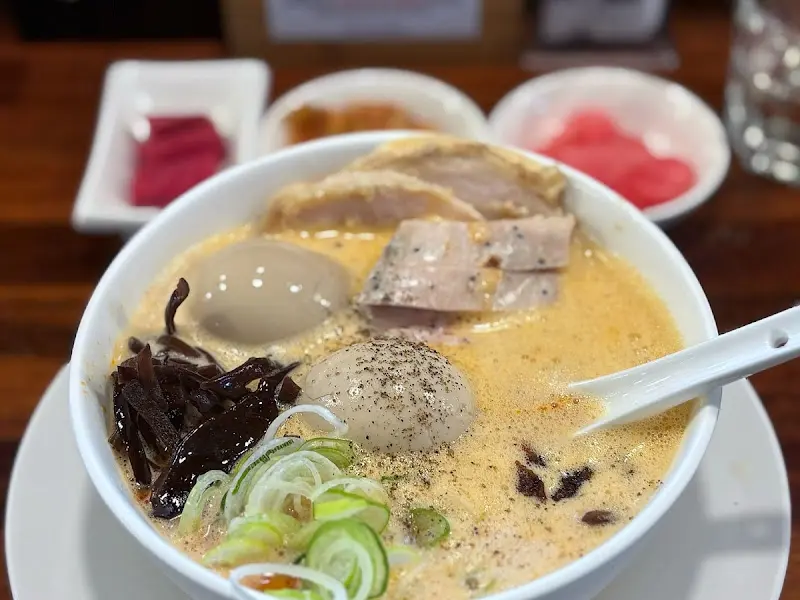 수비드 닭가슴살 토핑이 돋보이는 토리파이탄