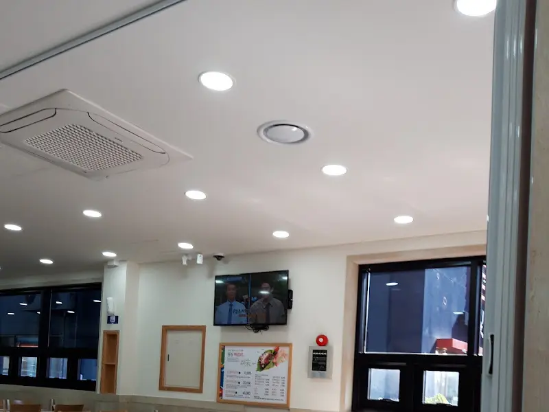 깔끔한 식당 내부