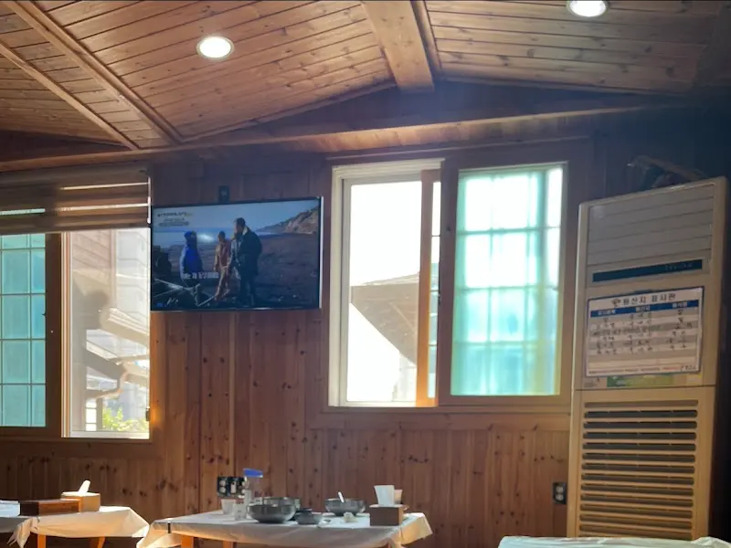 식당 내부 전경