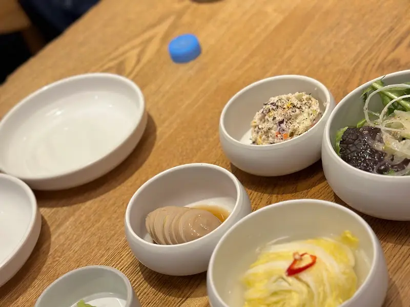 정갈하게 담긴 밑반찬