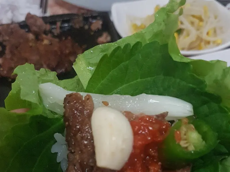 쌈 싸 먹는 떡갈비