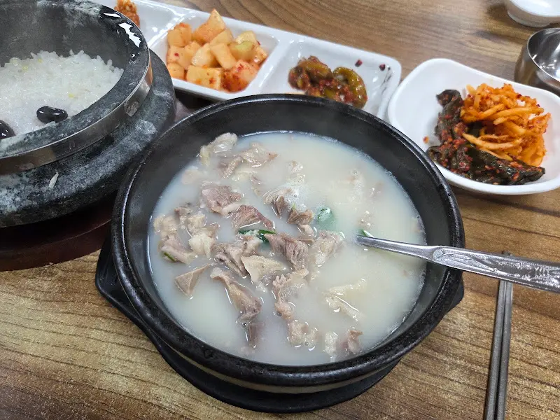 돌솥밥과 돼지국밥