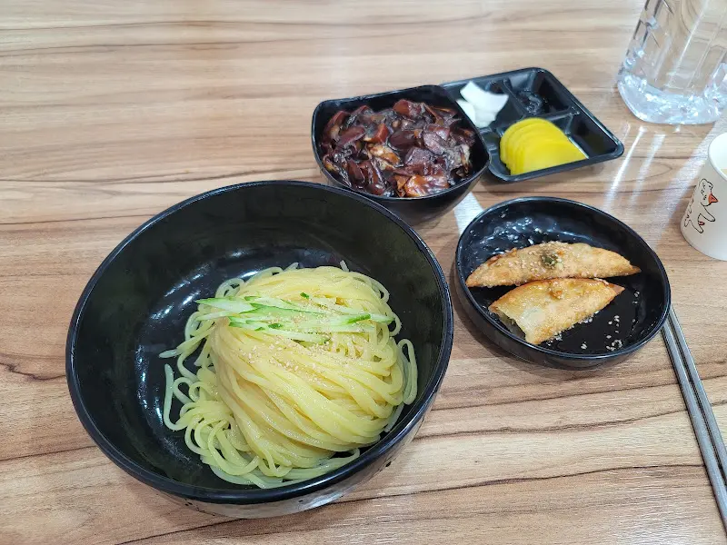 짜장면과 군만두