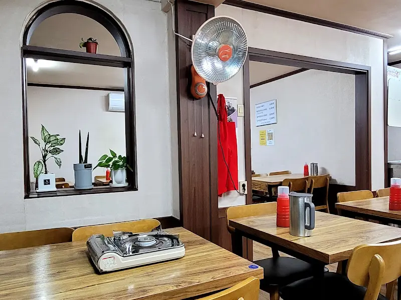 살구나무집 내부