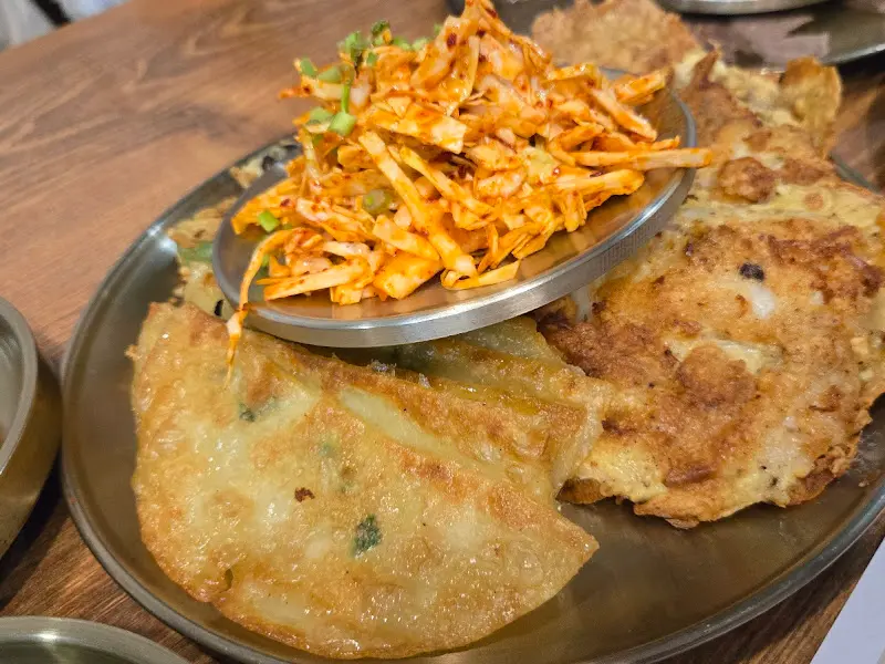 다채로운 종류의 모듬전