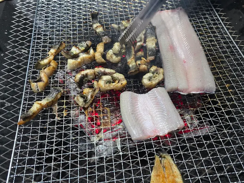 숯불에 구워먹는 장어