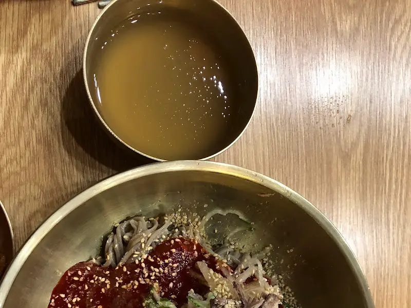 비빔 메밀 국수 근접 샷