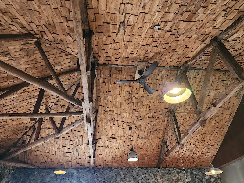 카페 내부의 천장