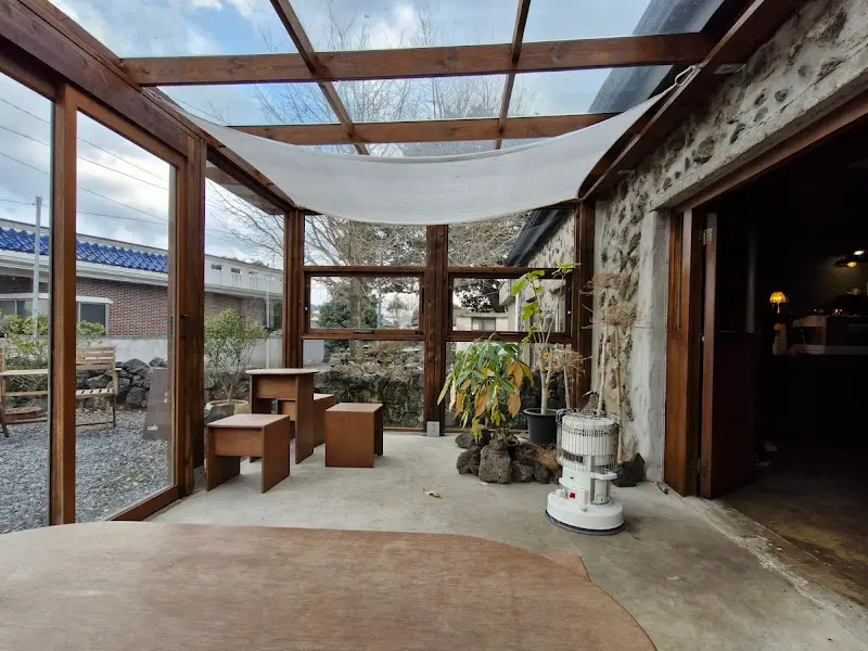 카페 내부 테라스