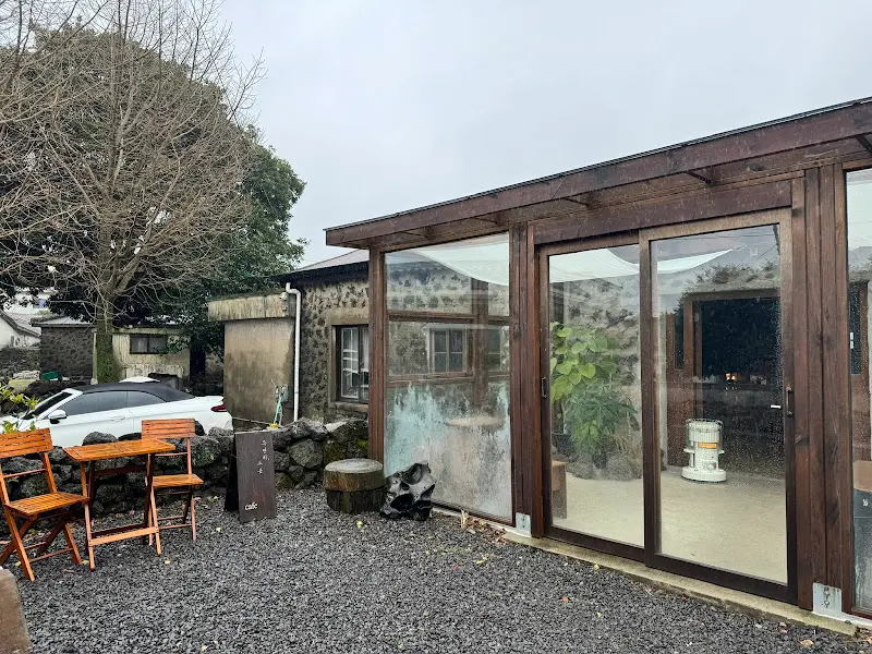 카페 외부 테라스