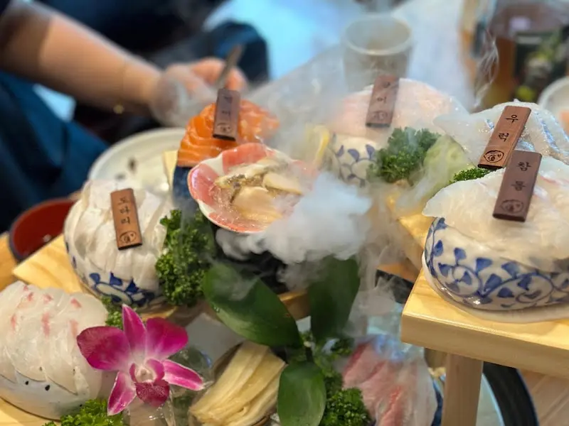 화려한 비주얼의 해산물 모듬