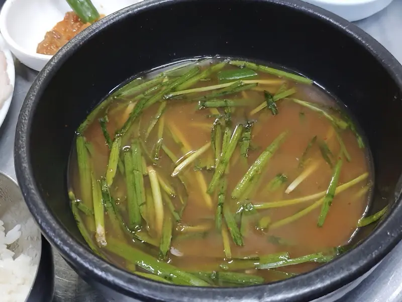 뚝배기 안의 돼지국밥