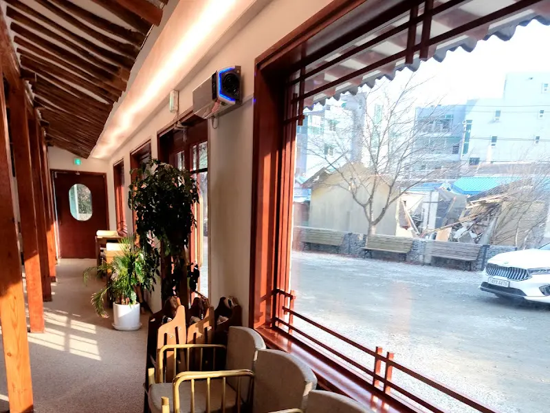 은우커피 창밖으로 보이는 풍경