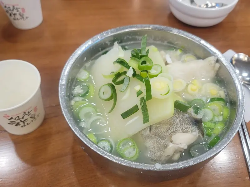 뽀얀 국물의 대구탕