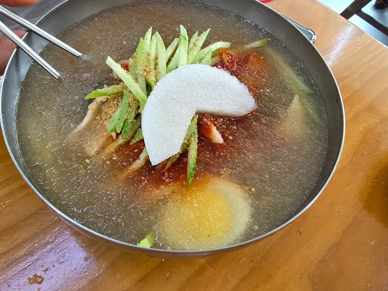 물냉면