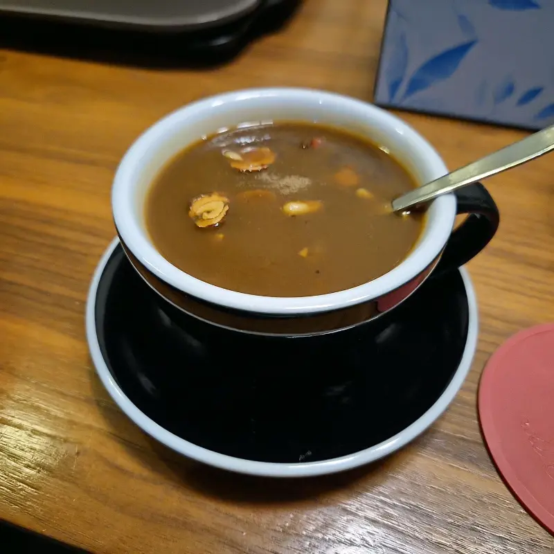 따뜻한 라떼 한 잔