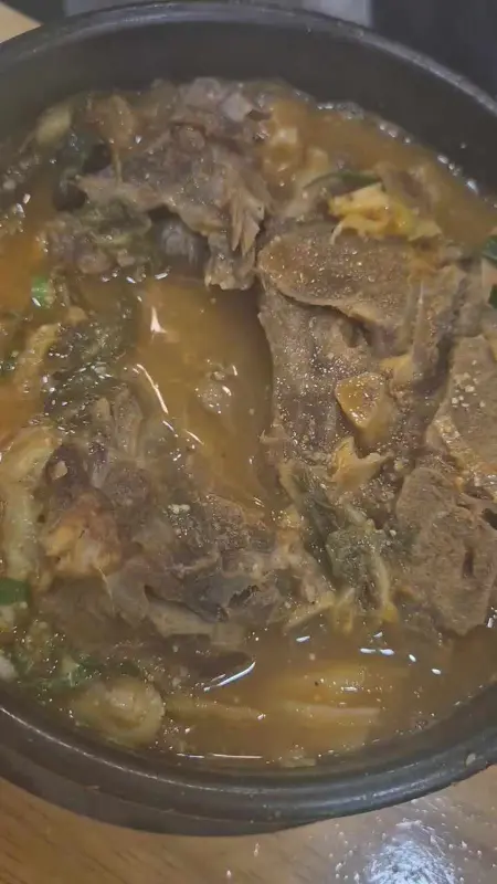 푸짐한 뼈해장국의 비주얼