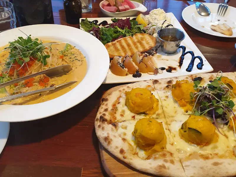 게살 오이스터 파스타, 샐러드, 단호박 피자