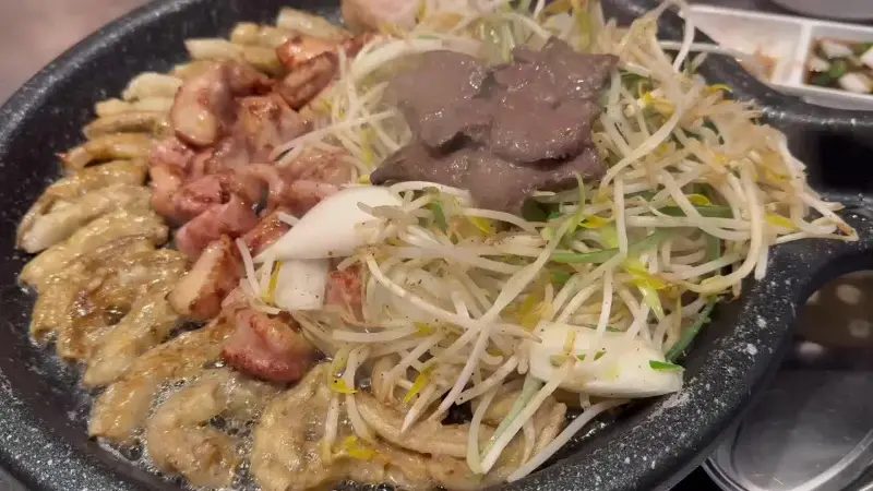 곱창, 대창, 막창, 특양, 염통이 푸짐하게 담겨 나온 모습