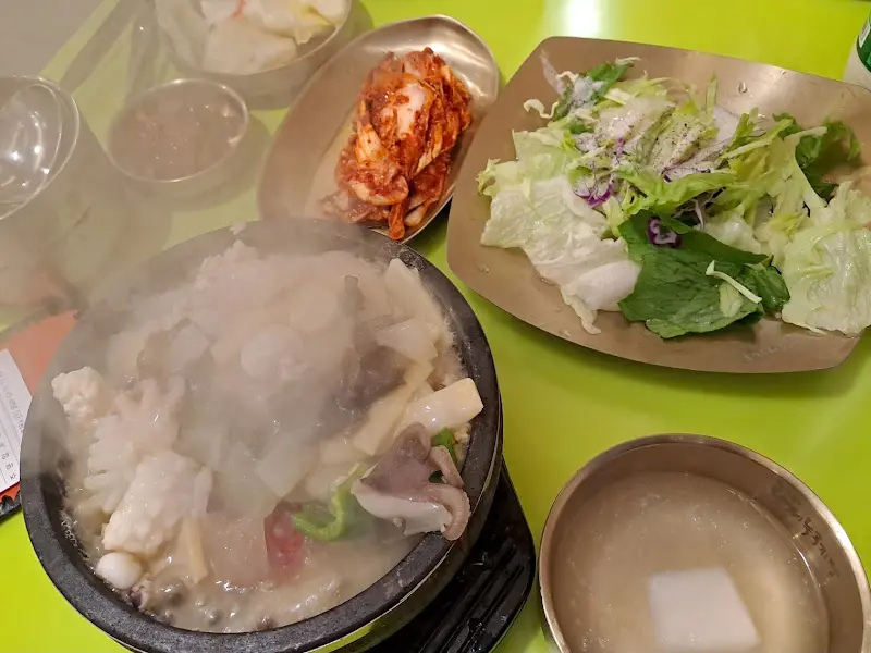 해물누룽지탕과 밑반찬