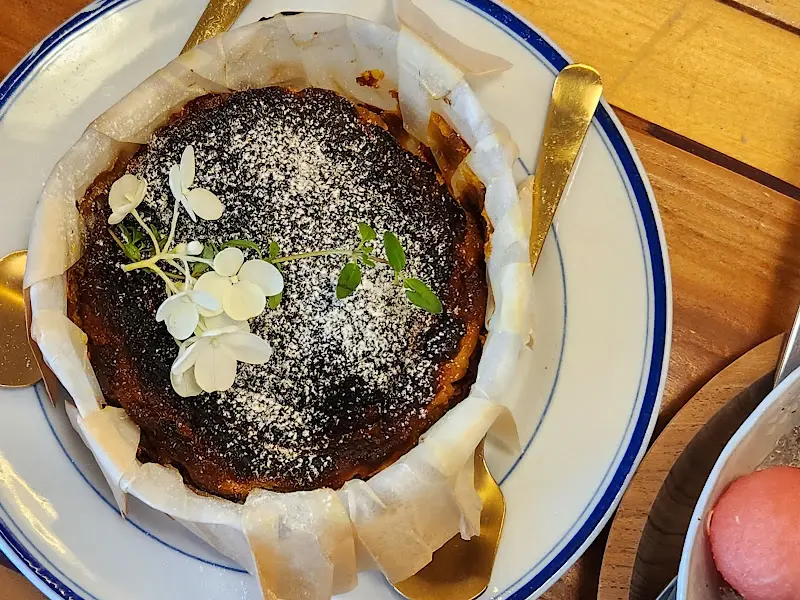 단호박 바스크 치즈 케이크 단면