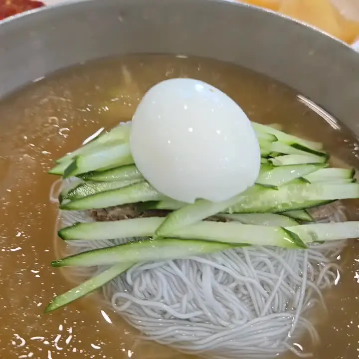 물냉면 근접샷