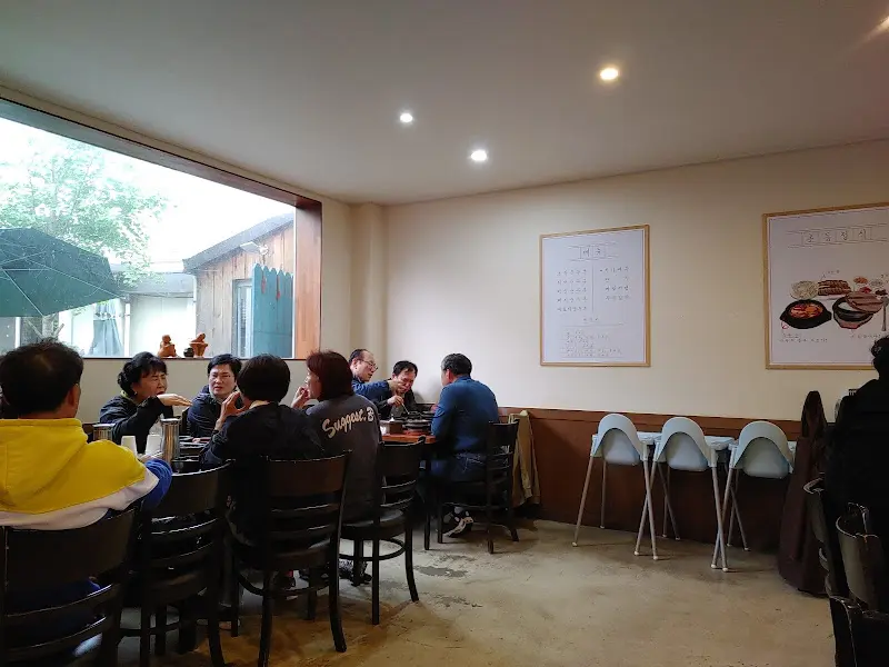 초동순두부 식당 내부 풍경