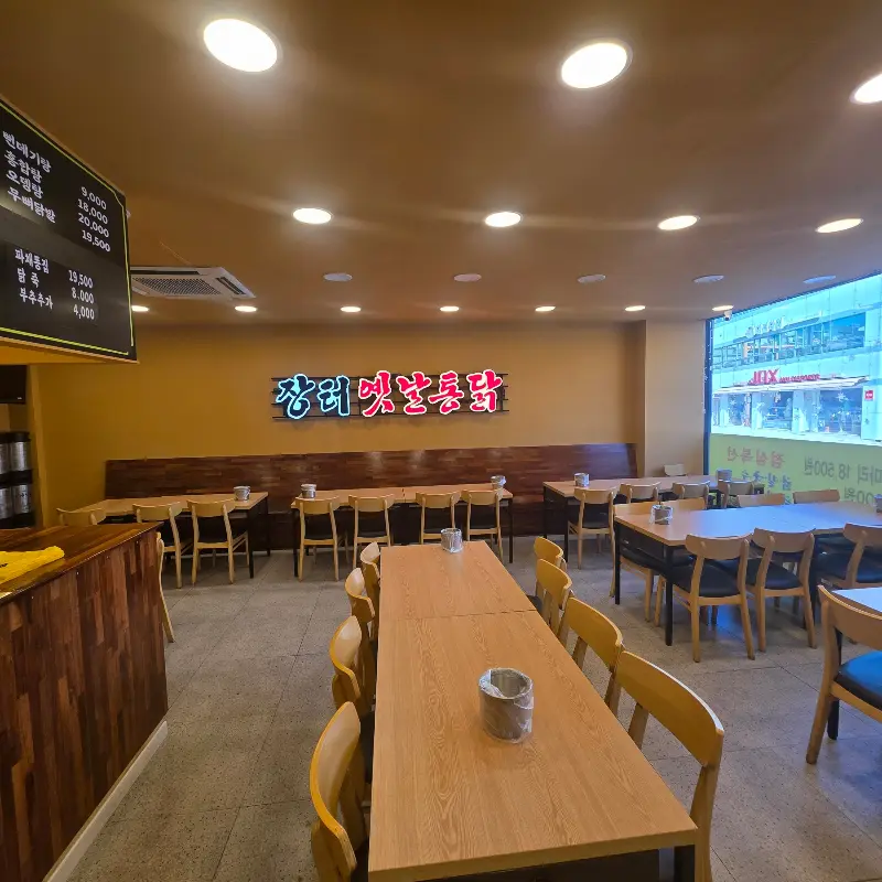 장터옛날통닭 내부