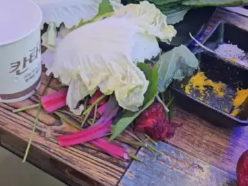 창원 중동, 가성비 실험 성공! 미나리 향에 취하는 대패삼겹살 맛집 탐험기