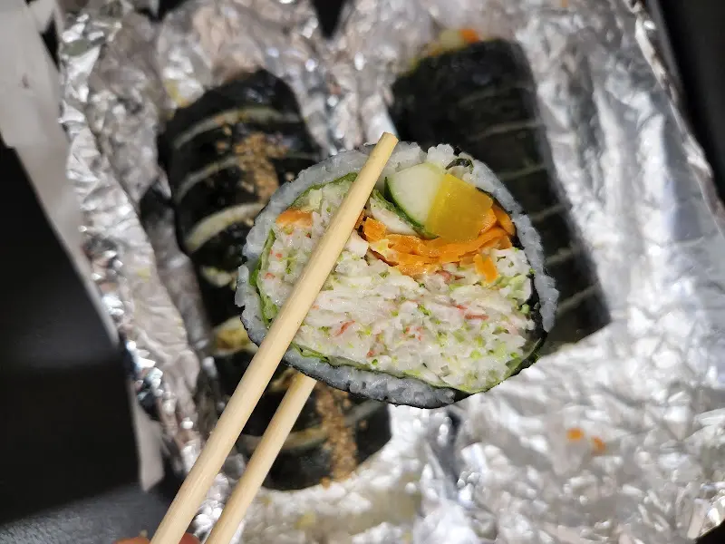 샐러드 김밥과 밥도둑 김밥