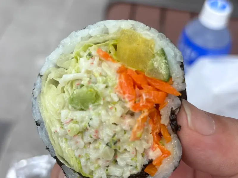샐러드 김밥 단면